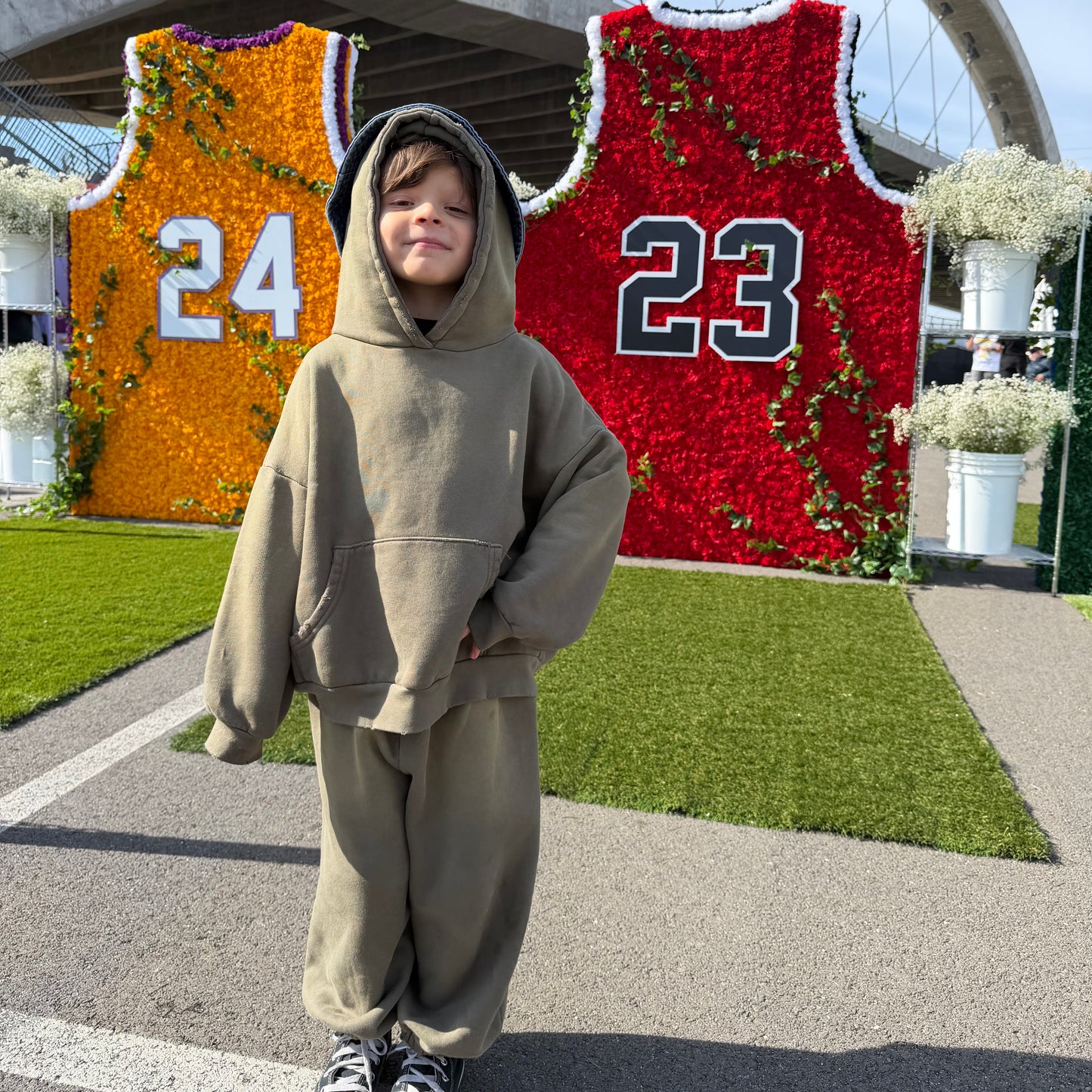 SUNBURNED SWEATS OLIVE